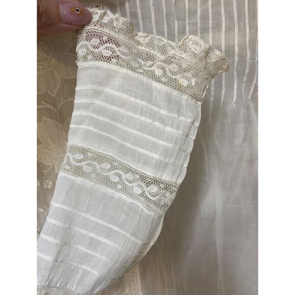 Antique Edwardian White Cotton Floral Embroidered Blouse with long sleeves - Picture 11 of 16